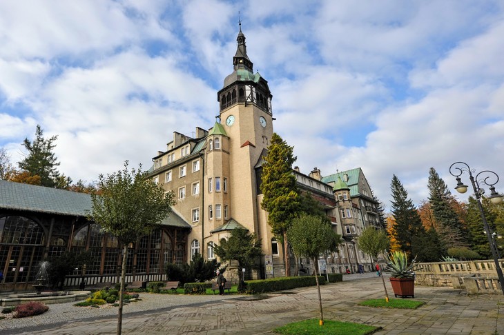 DOM ZDROJOWY UZDROWISKO ŚWIERADÓW